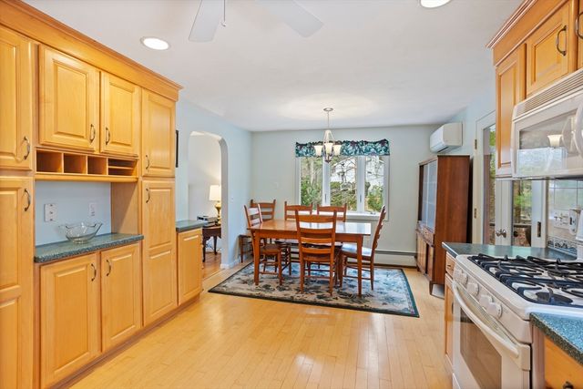 23 Bentley Ln, Chelmsford, MA 01824