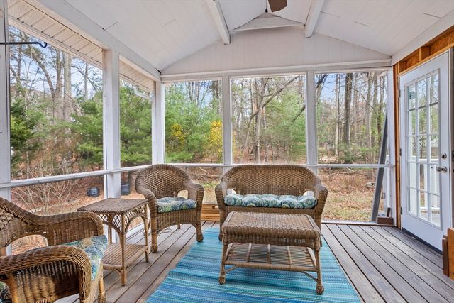 23 Bentley Ln, Chelmsford, MA 01824