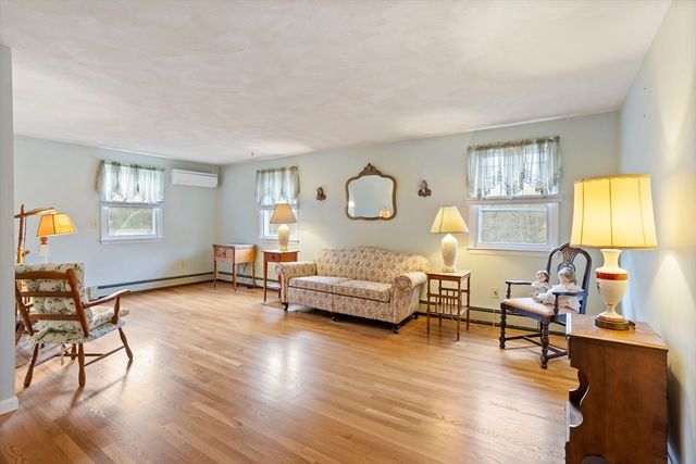 23 Bentley Ln, Chelmsford, MA 01824