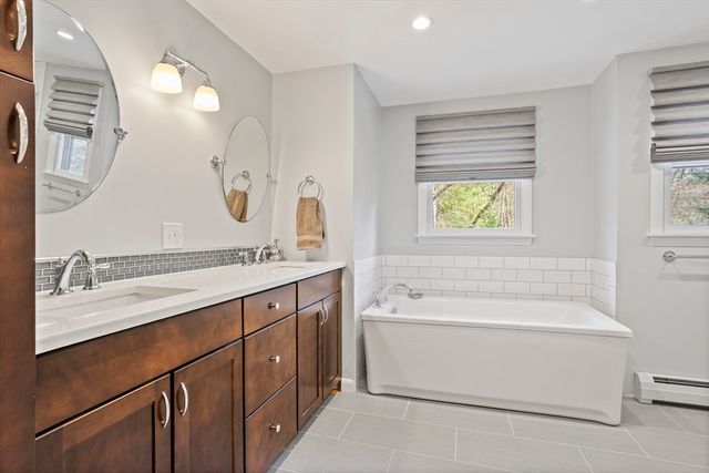 23 Bentley Ln, Chelmsford, MA 01824