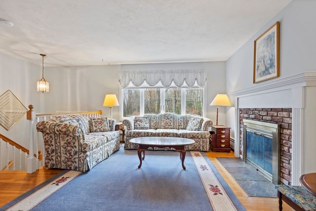 23 Bentley Ln, Chelmsford, MA 01824