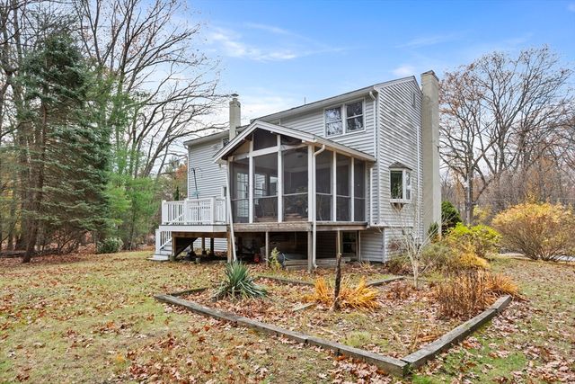 23 Bentley Ln, Chelmsford, MA 01824