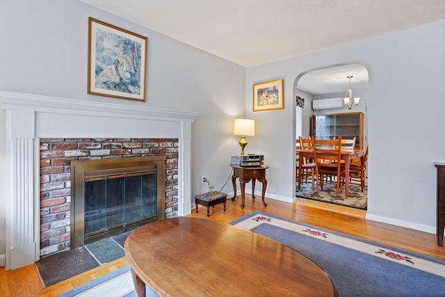 23 Bentley Ln, Chelmsford, MA 01824