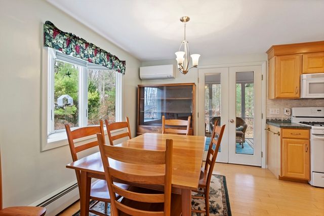 23 Bentley Ln, Chelmsford, MA 01824