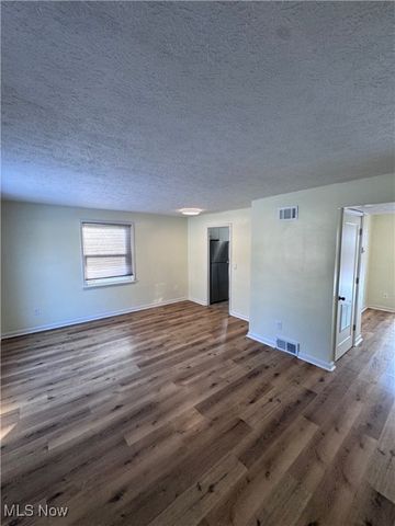 196 S Point Drive, Avon Lake, OH 44012