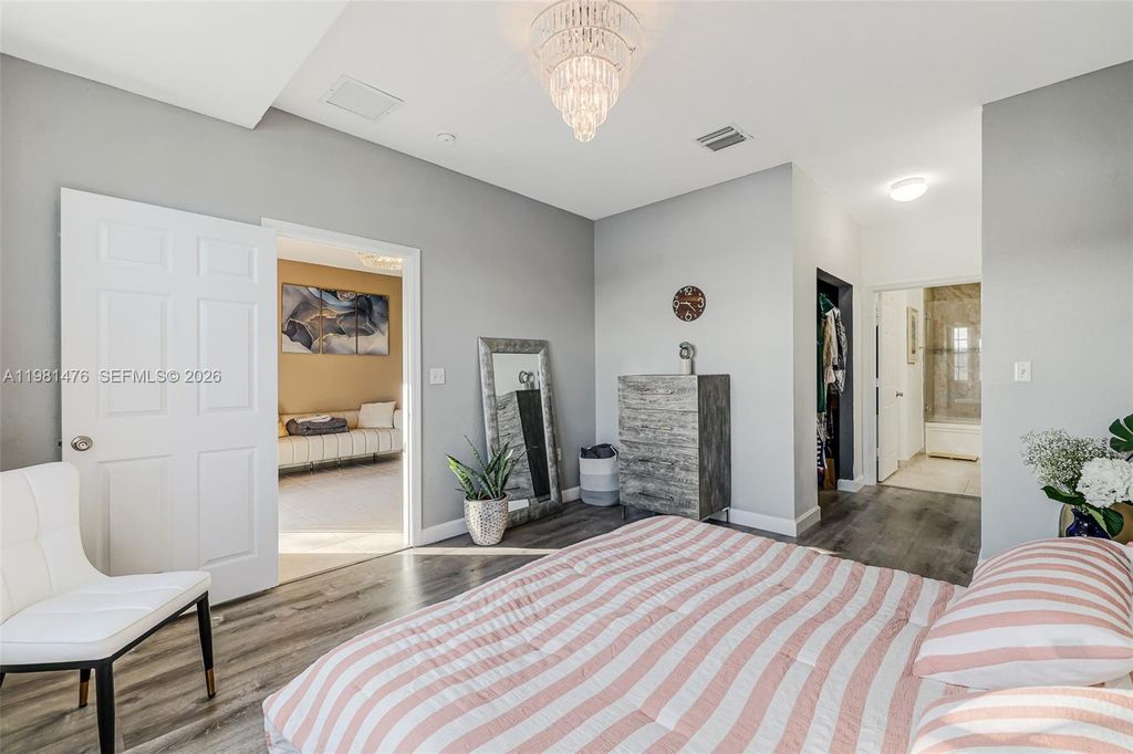 Image 15 of property listing at 4381 SW 131st Ln 3106, Miramar, FL 33027