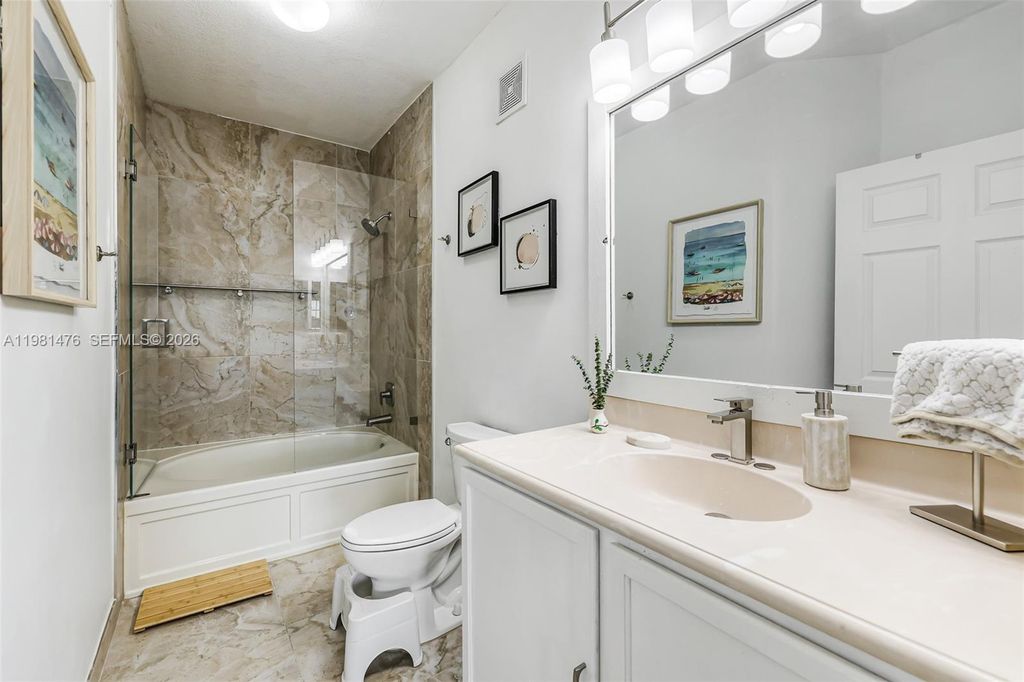 Image 18 of property listing at 4381 SW 131st Ln 3106, Miramar, FL 33027