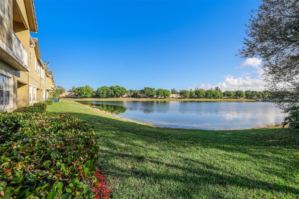 Image 25 of property listing at 4381 SW 131st Ln 3106, Miramar, FL 33027