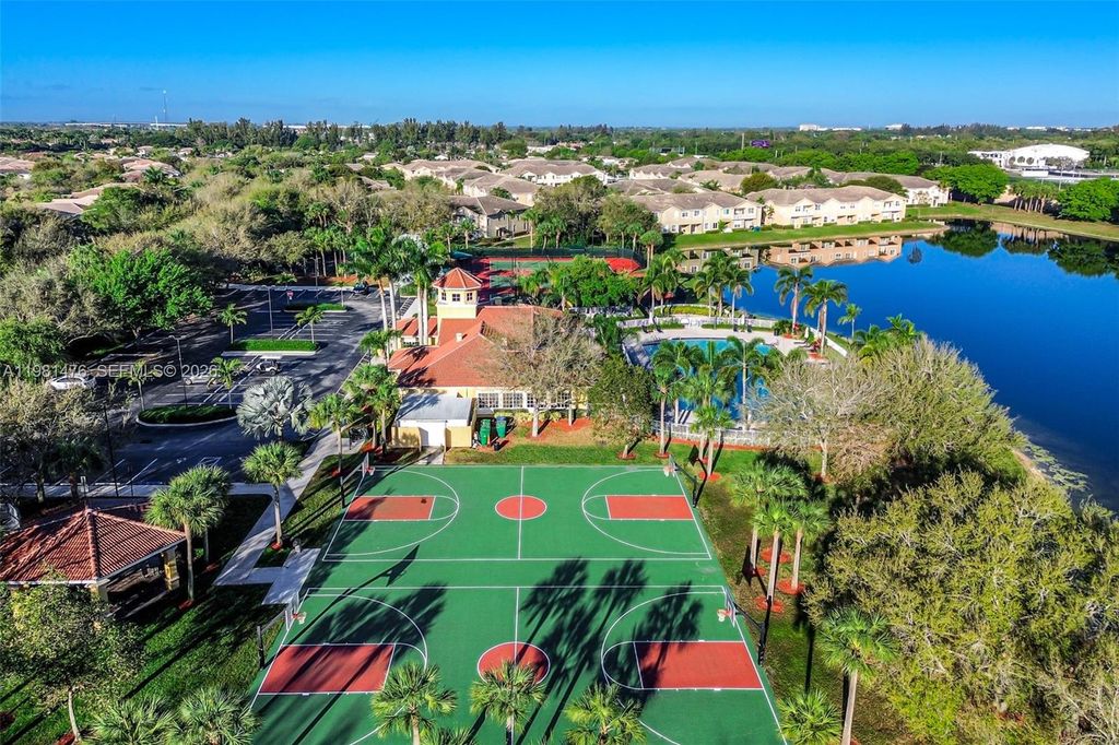 Image 40 of property listing at 4381 SW 131st Ln 3106, Miramar, FL 33027