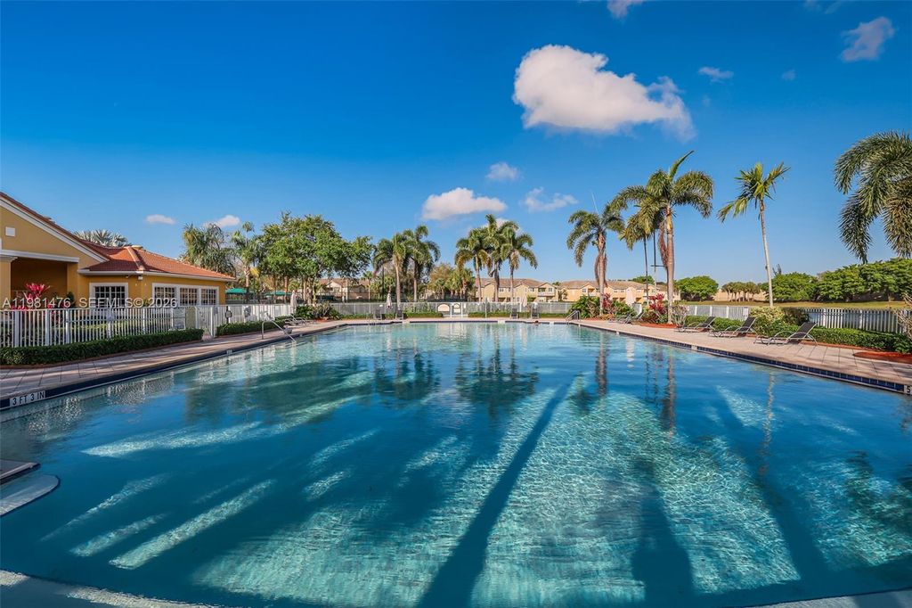 Image 42 of property listing at 4381 SW 131st Ln 3106, Miramar, FL 33027