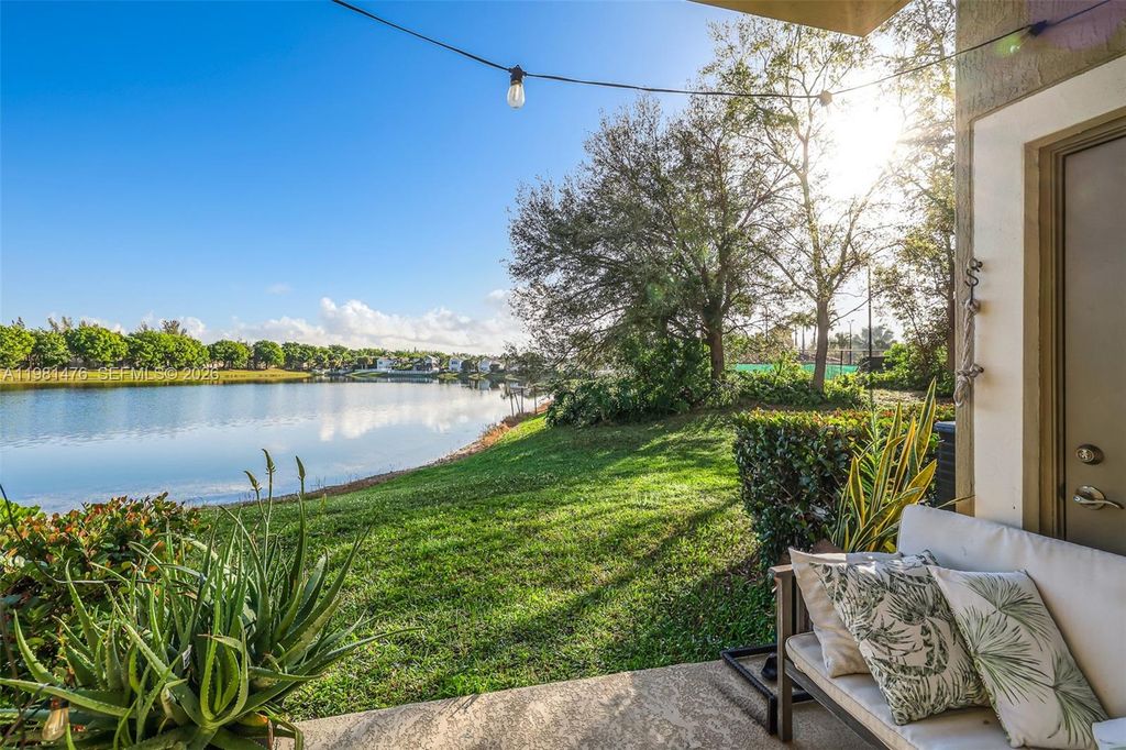 Image 5 of property listing at 4381 SW 131st Ln 3106, Miramar, FL 33027