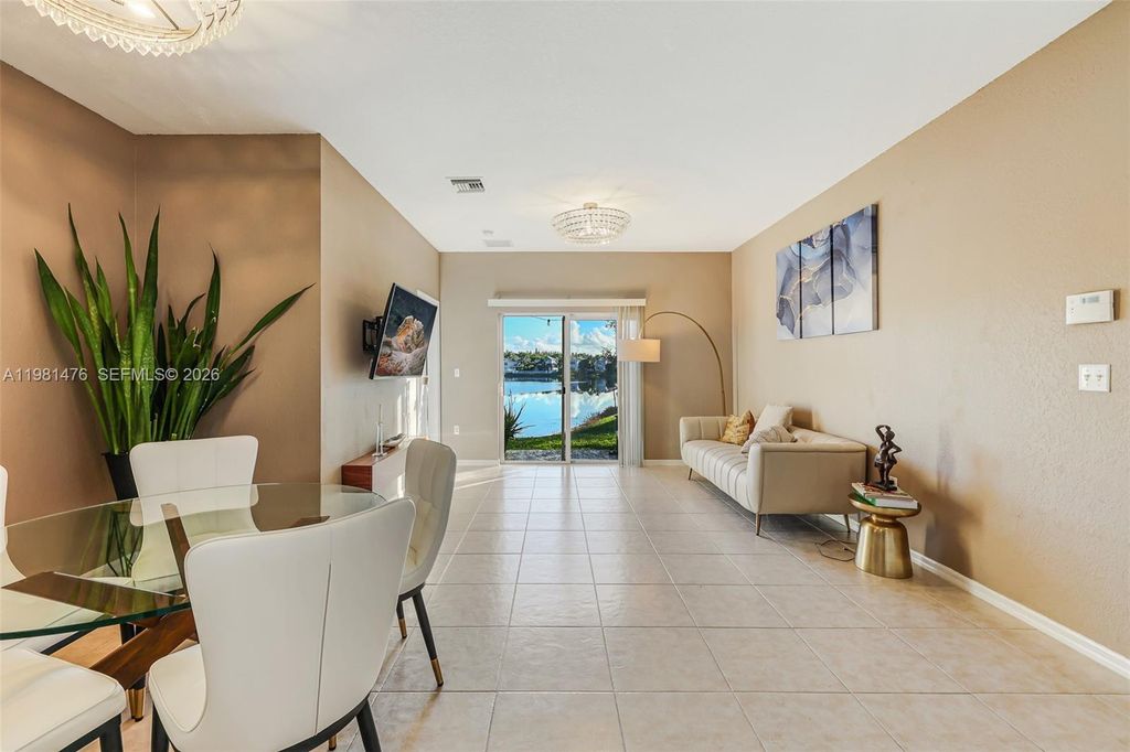 Image 6 of property listing at 4381 SW 131st Ln 3106, Miramar, FL 33027