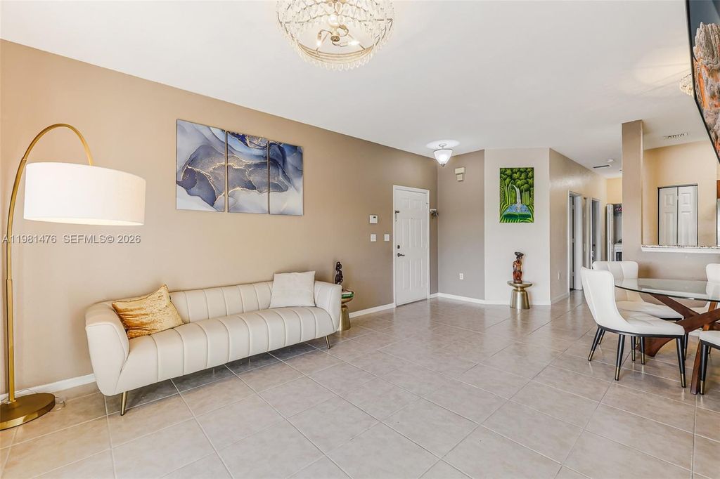 Image 8 of property listing at 4381 SW 131st Ln 3106, Miramar, FL 33027