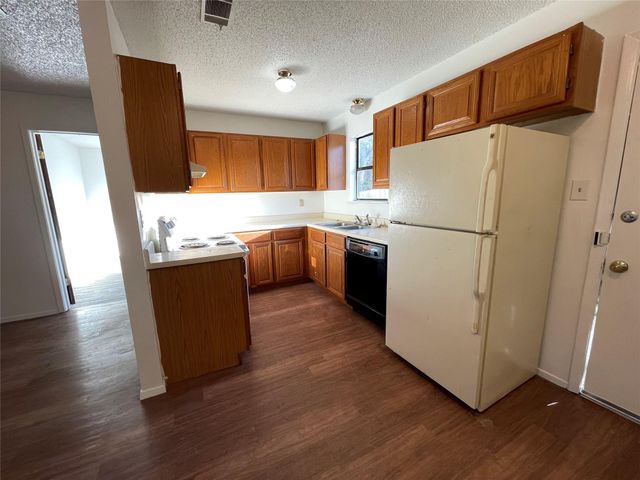 1925 Castle Gate CIR, San Marcos, TX 78666