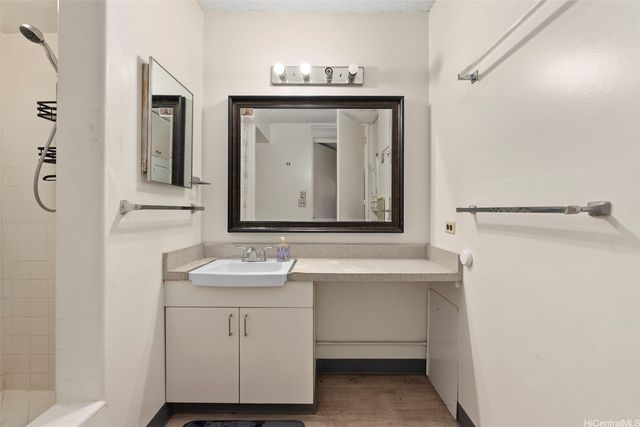 620 Mccully Street 308, Honolulu, HI 96826