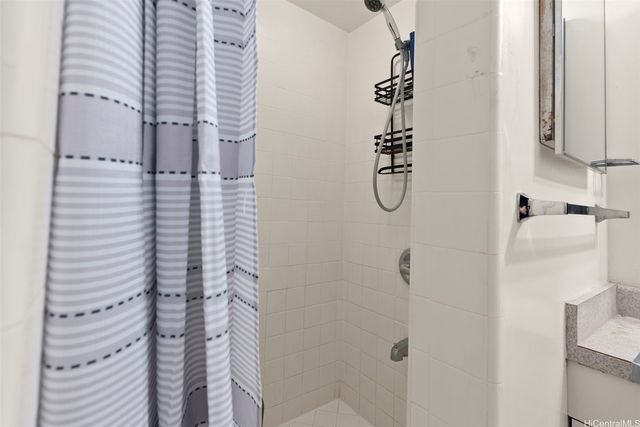 620 Mccully Street 308, Honolulu, HI 96826