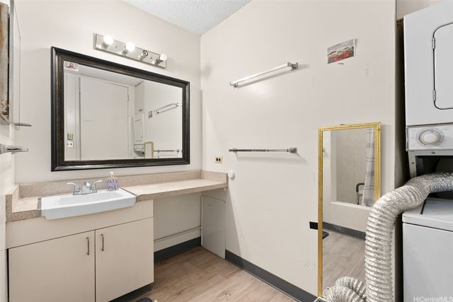 620 Mccully Street 308, Honolulu, HI 96826