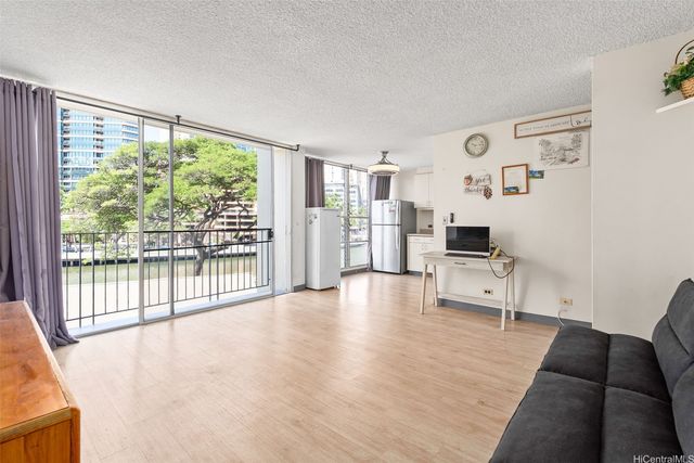620 Mccully Street 308, Honolulu, HI 96826