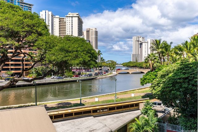 620 Mccully Street 308, Honolulu, HI 96826
