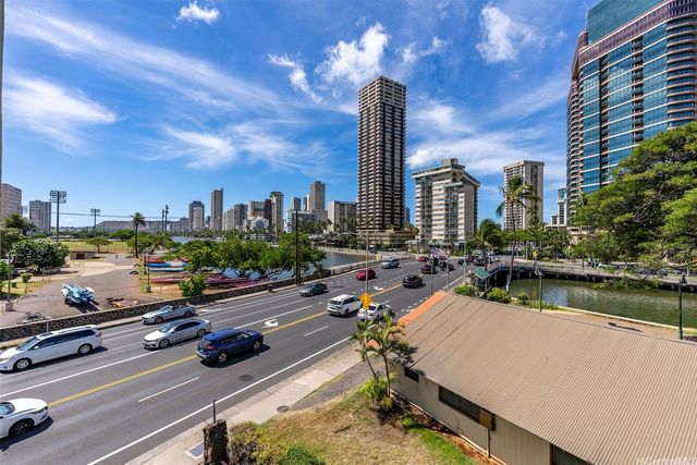 620 Mccully Street 308, Honolulu, HI 96826