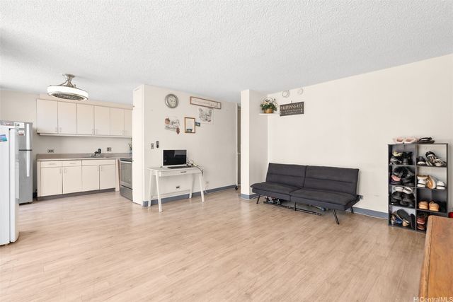 620 Mccully Street 308, Honolulu, HI 96826