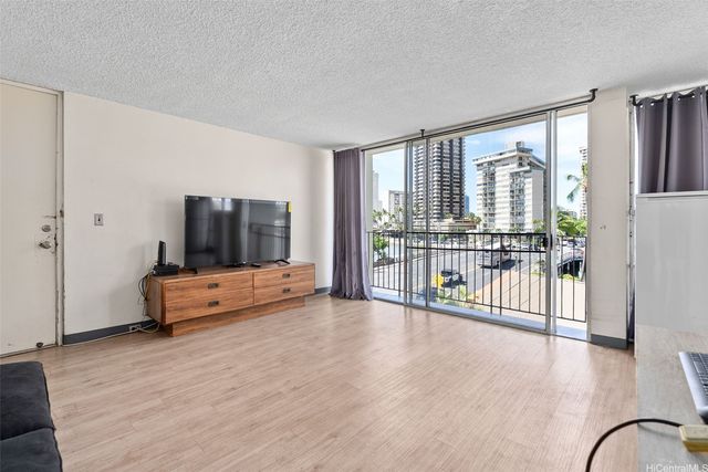 620 Mccully Street 308, Honolulu, HI 96826