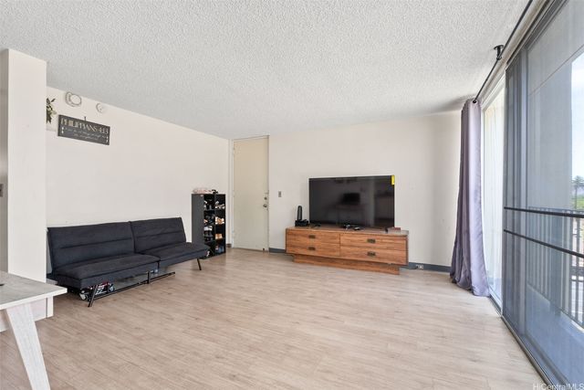 620 Mccully Street 308, Honolulu, HI 96826