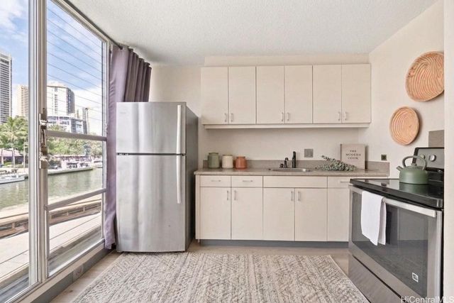 620 Mccully Street 308, Honolulu, HI 96826