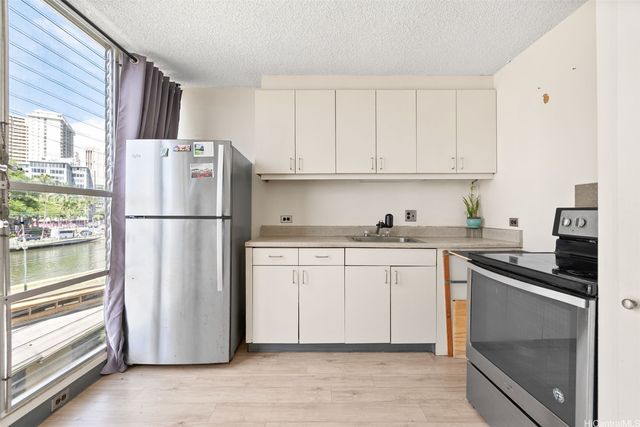 620 Mccully Street 308, Honolulu, HI 96826