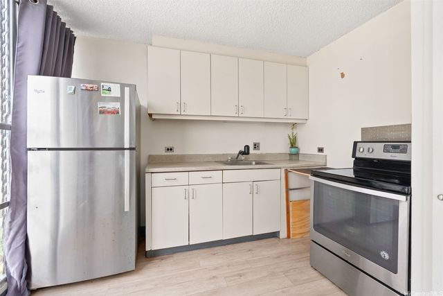 620 Mccully Street 308, Honolulu, HI 96826