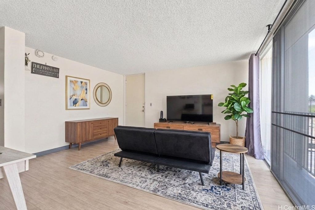 620 Mccully Street 308, Honolulu, HI 96826
