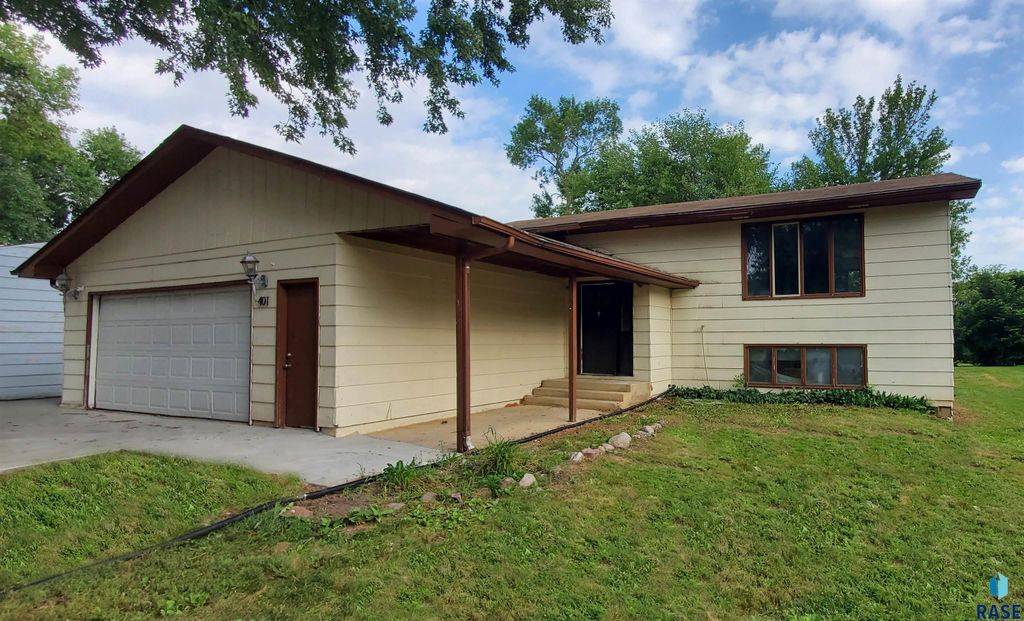401 E 4th St, Hartford, SD 57033