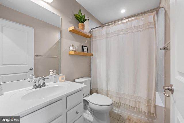 180 NATHAN DR, Cinnaminson, NJ 08077