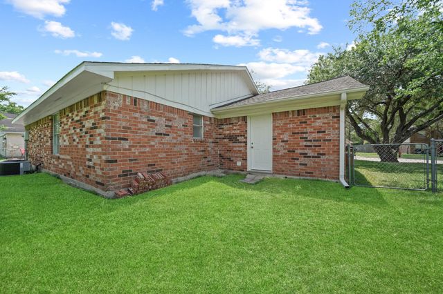 3813 Wood Sorrel Drive, Dickinson, TX 77539
