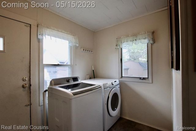 105 S Pine Street, Fenton, MI 48430