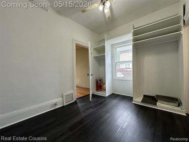 105 S Pine Street, Fenton, MI 48430