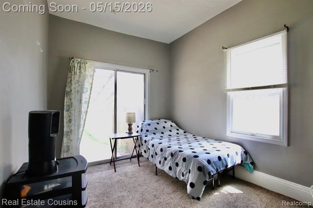 105 S Pine Street, Fenton, MI 48430