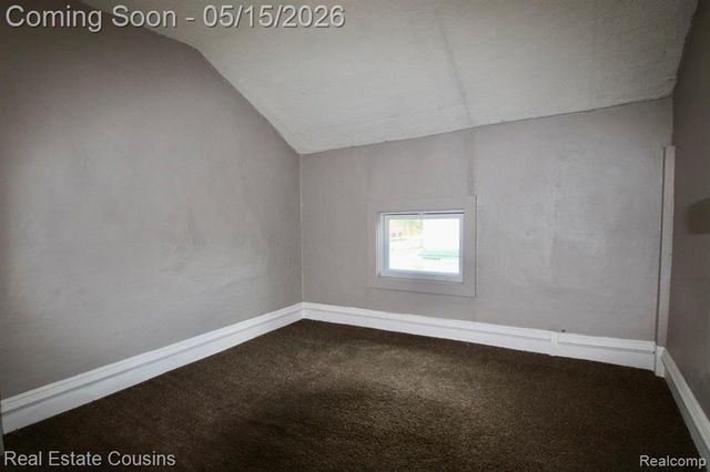 105 S Pine Street, Fenton, MI 48430