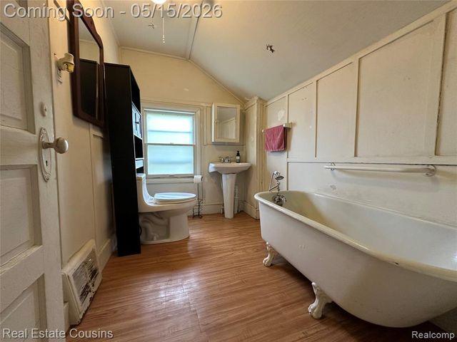 105 S Pine Street, Fenton, MI 48430