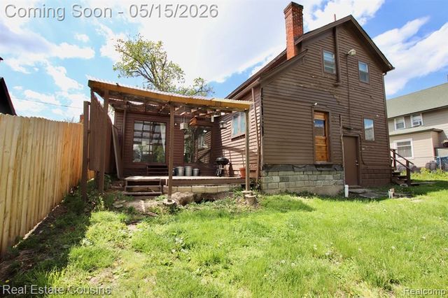 105 S Pine Street, Fenton, MI 48430