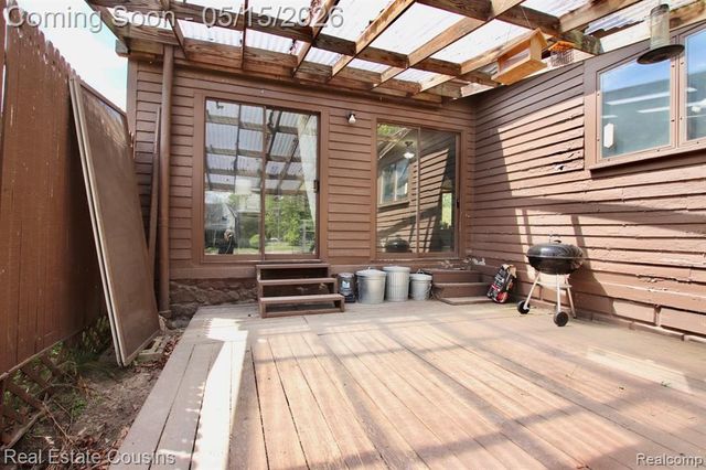 105 S Pine Street, Fenton, MI 48430