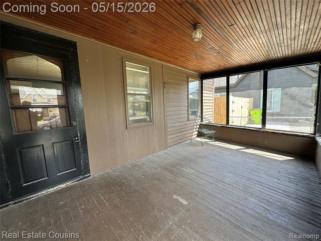 105 S Pine Street, Fenton, MI 48430