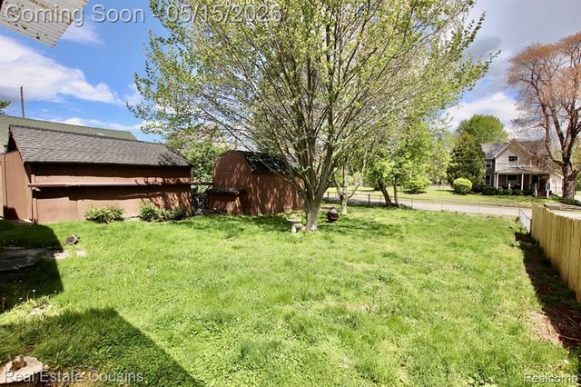 105 S Pine Street, Fenton, MI 48430