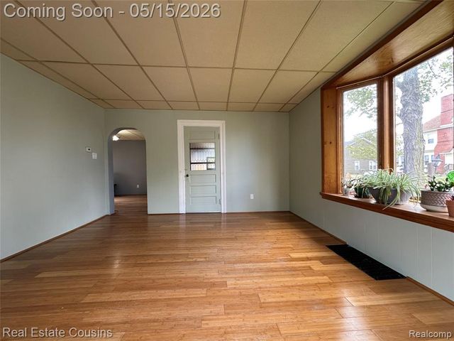 105 S Pine Street, Fenton, MI 48430