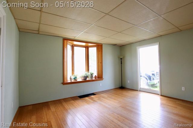 105 S Pine Street, Fenton, MI 48430
