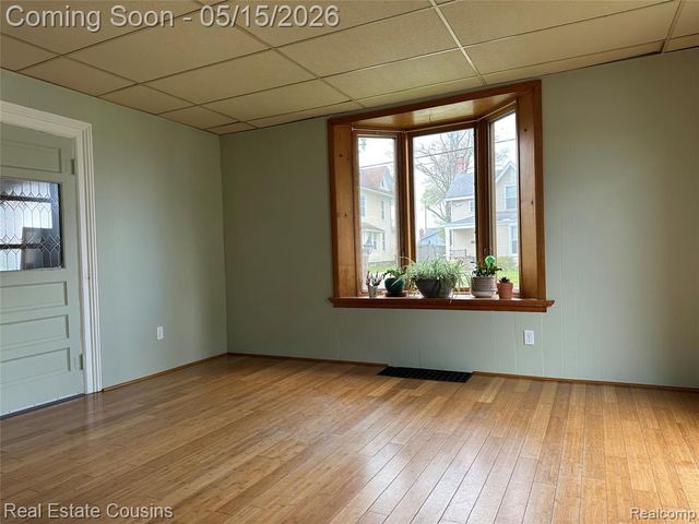 105 S Pine Street, Fenton, MI 48430