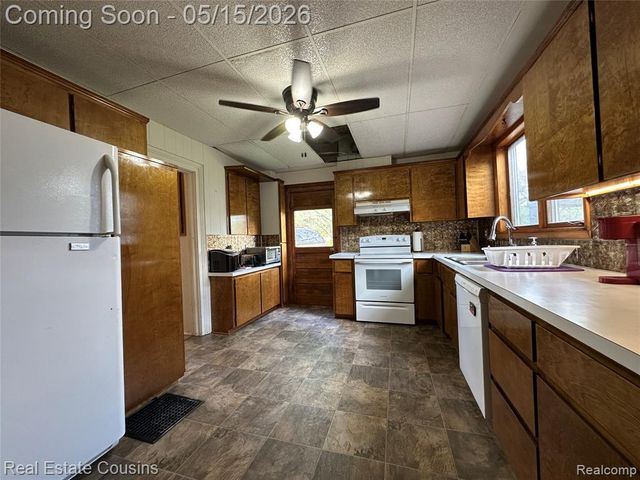 105 S Pine Street, Fenton, MI 48430