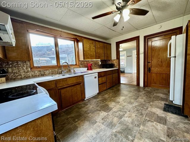 105 S Pine Street, Fenton, MI 48430