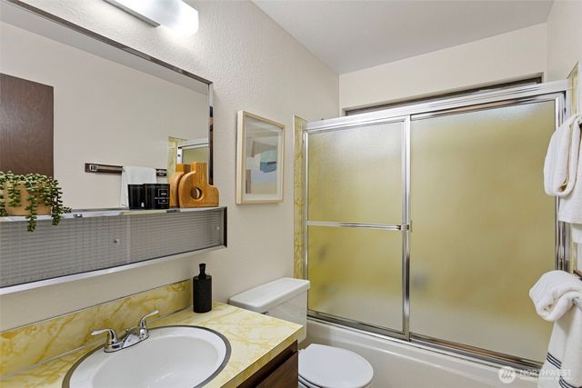 9545 Interlake Avenue N, Seattle, WA 98103