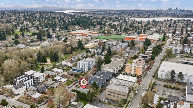 9545 Interlake Avenue N, Seattle, WA 98103